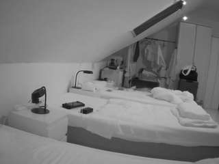 voyeurcam-julmodels-bed-4 webcam