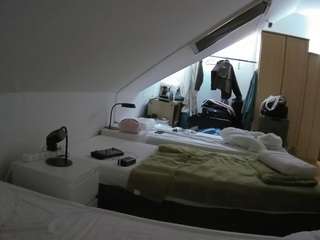 voyeurcam-julmodels-bed-4