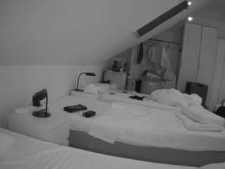 voyeurcam-julmodels-bed-4 webcam