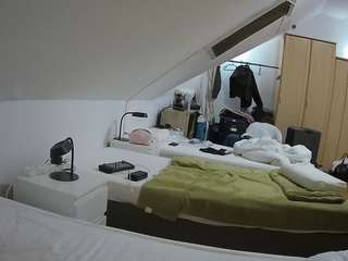 voyeurcam-julmodels-bed-4 webcam