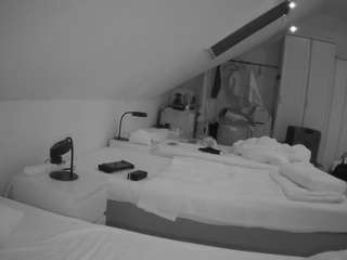 voyeurcam-julmodels-bed-4