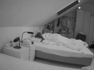voyeurcam-julmodels-bed-4 webcam
