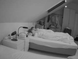 voyeurcam-julmodels-bed-4 webcam