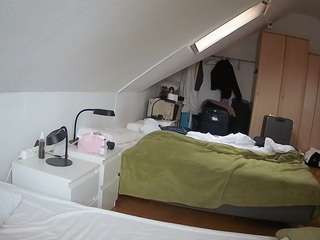 voyeurcam-julmodels-bed-4