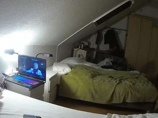 voyeurcam-julmodels-bed-4 webcam