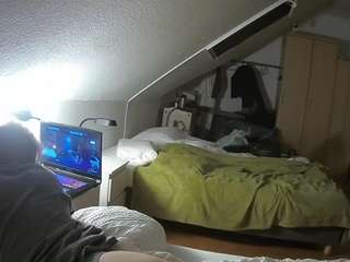 voyeurcam-julmodels-bed-4 webcam