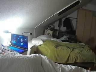 voyeurcam-julmodels-bed-4 webcam