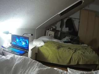 voyeurcam-julmodels-bed-4 webcam