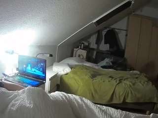 voyeurcam-julmodels-bed-4 webcam