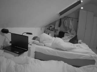 voyeurcam-julmodels-bed-4 webcam