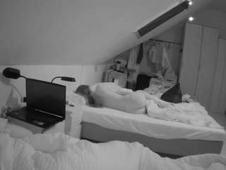 voyeurcam-julmodels-bed-4 webcam