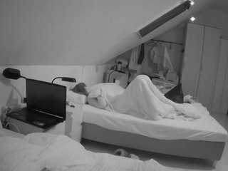 voyeurcam-julmodels-bed-4 webcam
