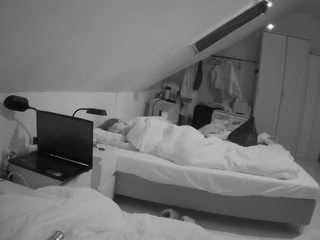 voyeurcam-julmodels-bed-4
