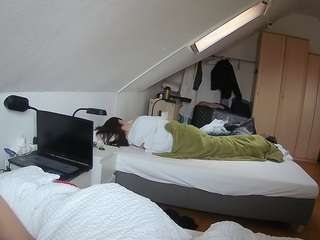 voyeurcam-julmodels-bed-4 webcam