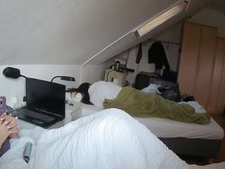voyeurcam-julmodels-bed-4