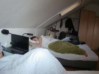 voyeurcam-julmodels-bed-4 webcam