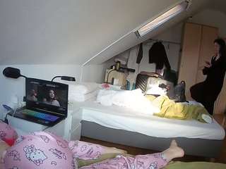 voyeurcam-julmodels-bed-4