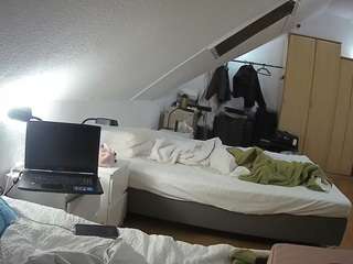 voyeurcam-julmodels-bed-4 webcam