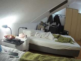 voyeurcam-julmodels-bed-4