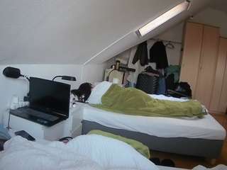 voyeurcam-julmodels-bed-4's CamSoda show and profile