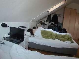 voyeurcam-julmodels-bed-4