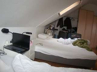 voyeurcam-julmodels-bed-4's CamSoda show and profile