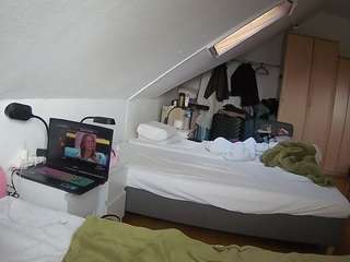 voyeurcam-julmodels-bed-4 webcam