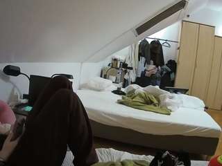 voyeurcam-julmodels-bed-4 webcam