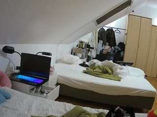 voyeurcam-julmodels-bed-4's CamSoda show and profile