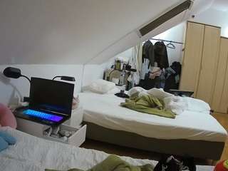 voyeurcam-julmodels-bed-4's CamSoda show and profile