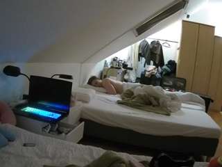 voyeurcam-julmodels-bed-4 webcam