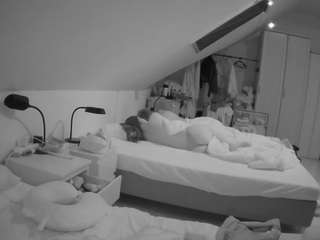 voyeurcam-julmodels-bed-4 webcam