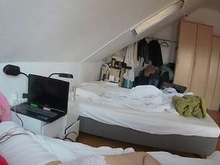 voyeurcam-julmodels-bed-4 webcam