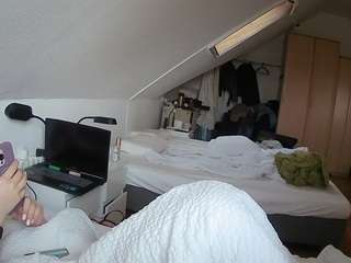 voyeurcam-julmodels-bed-4 webcam