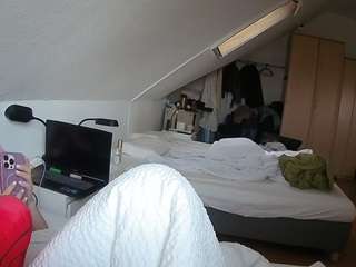 voyeurcam-julmodels-bed-4 webcam