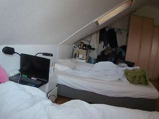 voyeurcam-julmodels-bed-4
