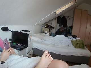 voyeurcam-julmodels-bed-4 webcam