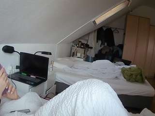 voyeurcam-julmodels-bed-4 webcam