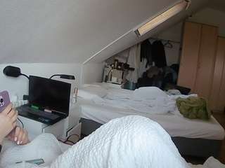 voyeurcam-julmodels-bed-4 webcam