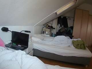 voyeurcam-julmodels-bed-4 webcam