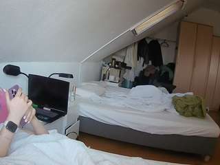 voyeurcam-julmodels-bed-4 webcam
