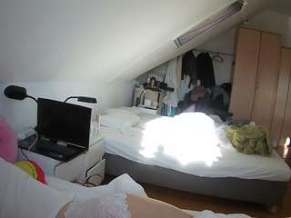 voyeurcam-julmodels-bed-4 webcam