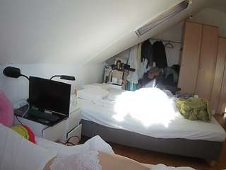 voyeurcam-julmodels-bed-4 webcam
