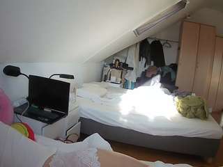 voyeurcam-julmodels-bed-4 webcam