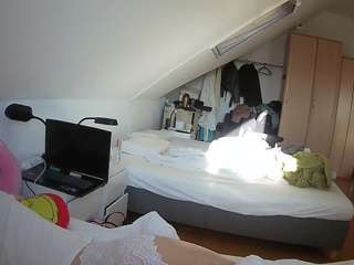 voyeurcam-julmodels-bed-4 webcam