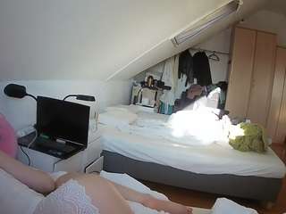 voyeurcam-julmodels-bed-4 webcam