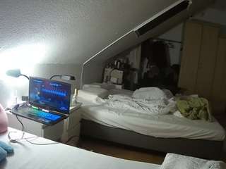 voyeurcam-julmodels-bed-4 webcam