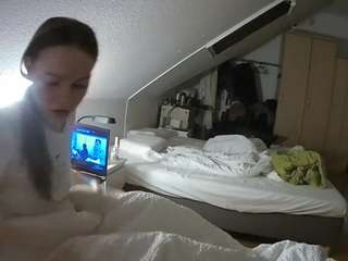 voyeurcam-julmodels-bed-4 webcam