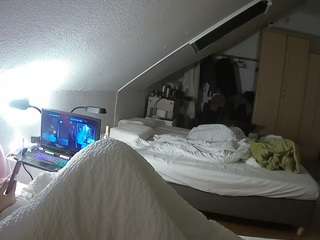 voyeurcam-julmodels-bed-4 webcam
