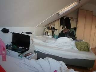 voyeurcam-julmodels-bed-4 webcam